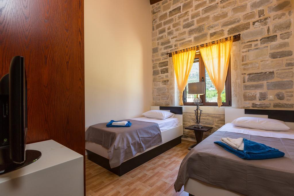 Poseidon Villa, Nestled In The Picturesque South, By Thinkvilla Lefkogeia المظهر الخارجي الصورة
