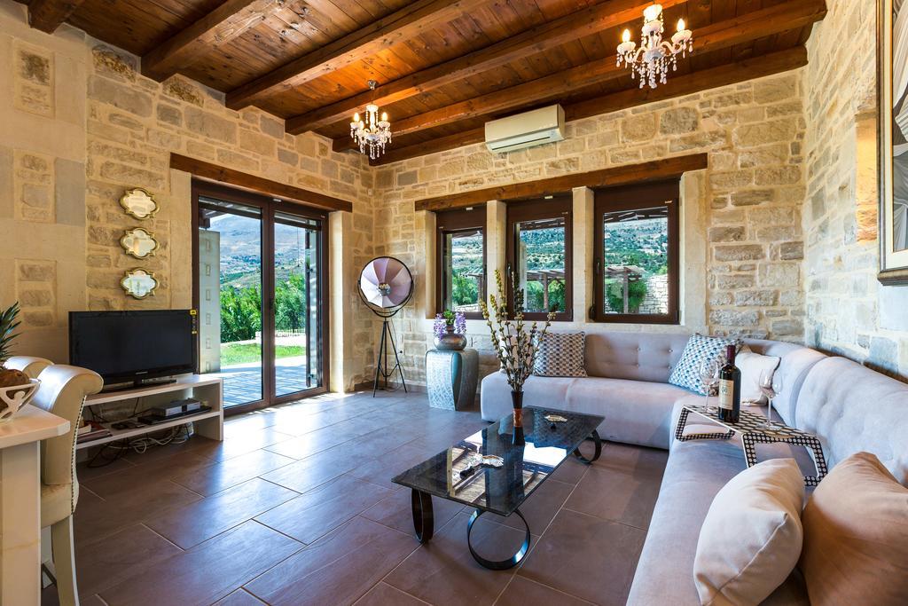Poseidon Villa, Nestled In The Picturesque South, By Thinkvilla Lefkogeia المظهر الخارجي الصورة